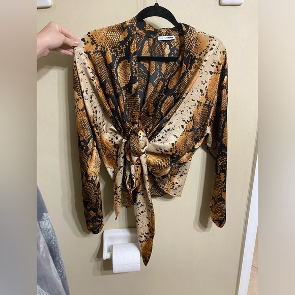 Top 👚 - Picture 1 of 1